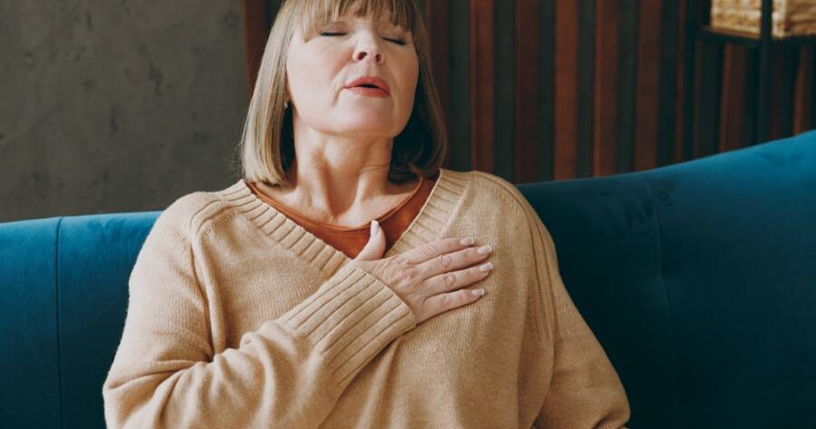 Early Heart Attack Signs in Women to Know