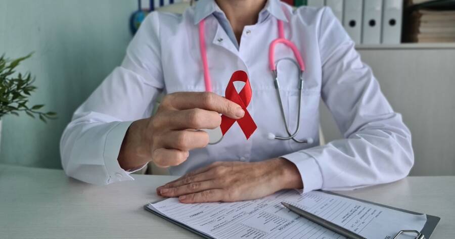 What Are the Early Signs of HIV?